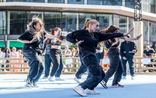 groupe de danseuses à Bruxelles